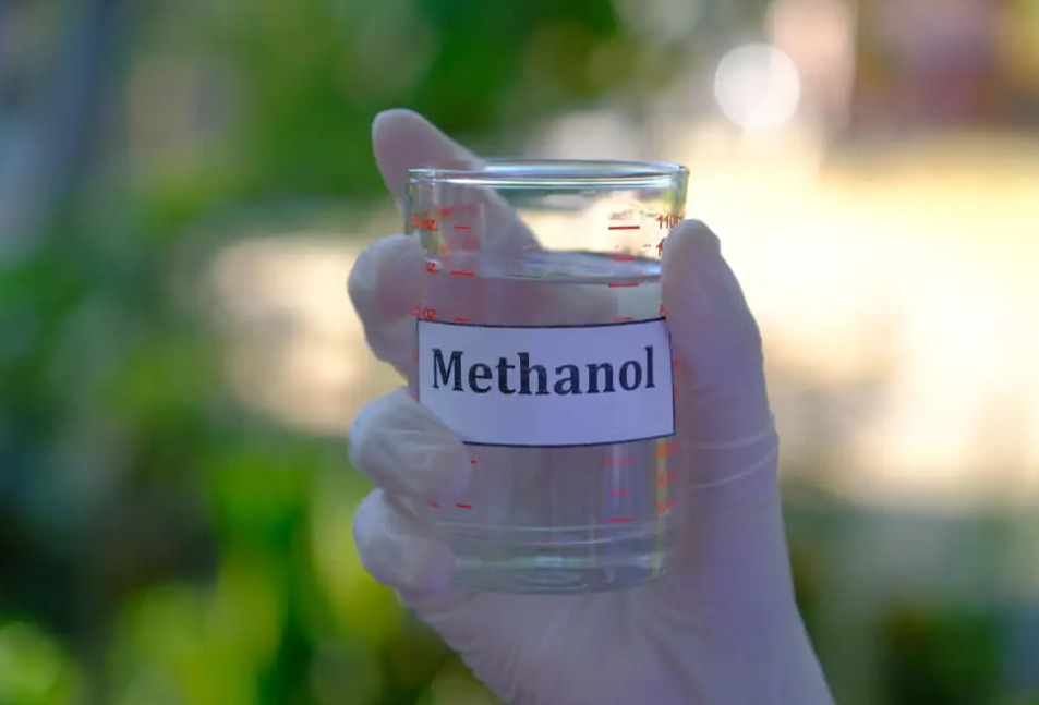 Governo compra 2,5 mil antídotos contra metanol após 127 casos no país Governo compra 2,5 mil antídotos contra metanol após 127 casos no país