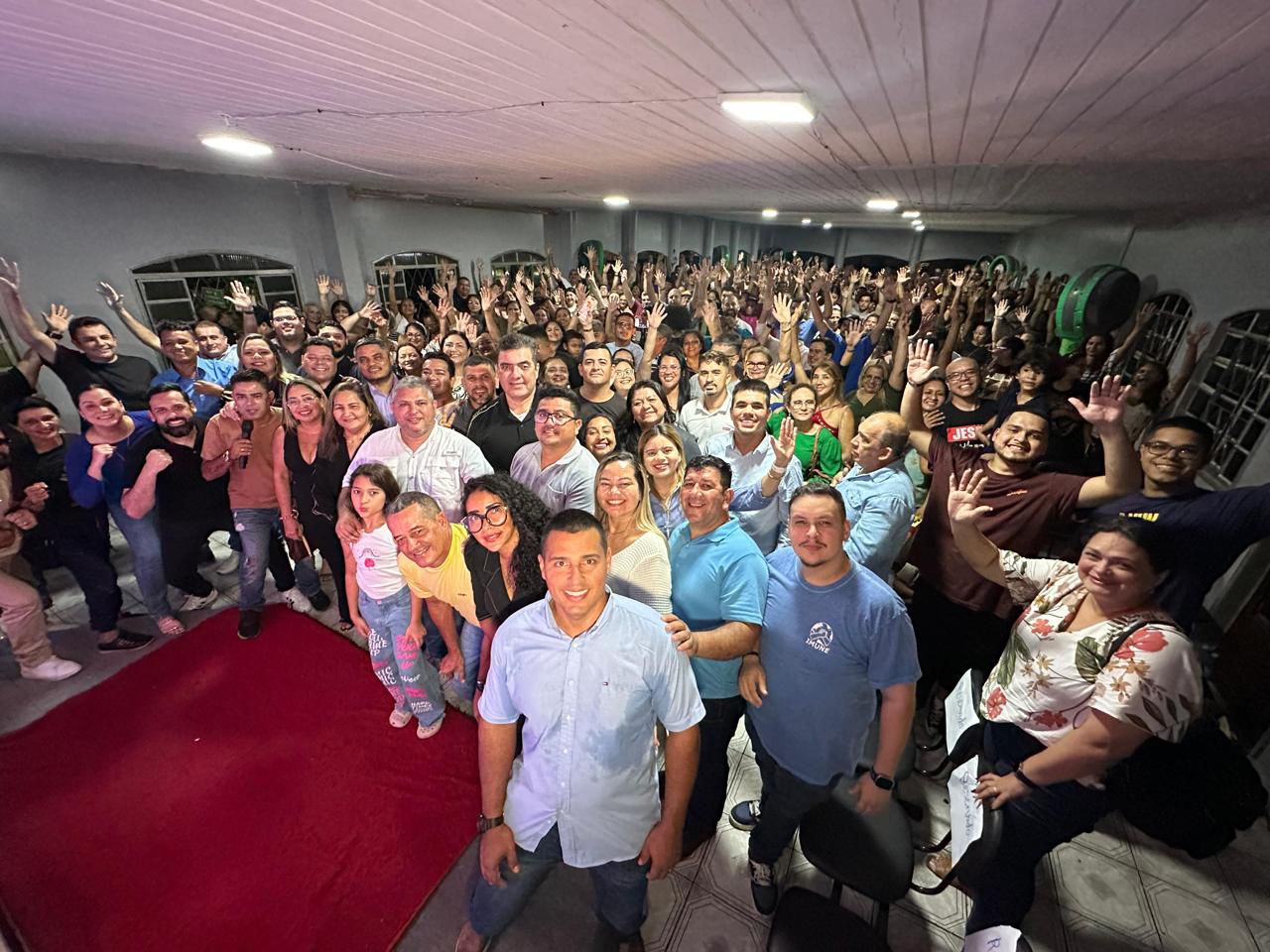 Em Manaus, Elan Alencar lanÃ§a prÃ©-candidatura Ã  reeleiÃ§Ã£o