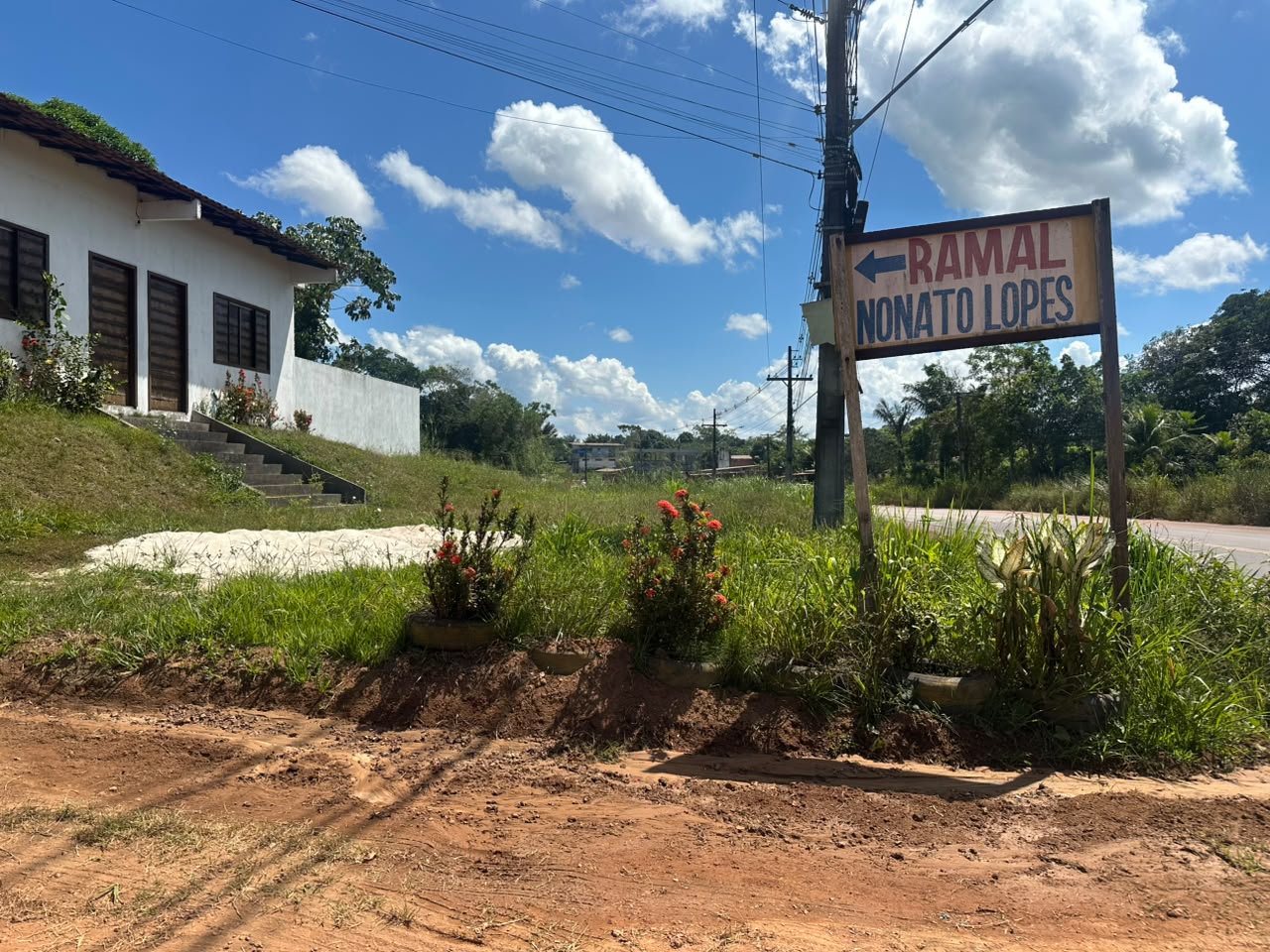 Sem energia, ponte e coleta de lixo, moradores de ramal em Iranduba denunciam abandono do poder público