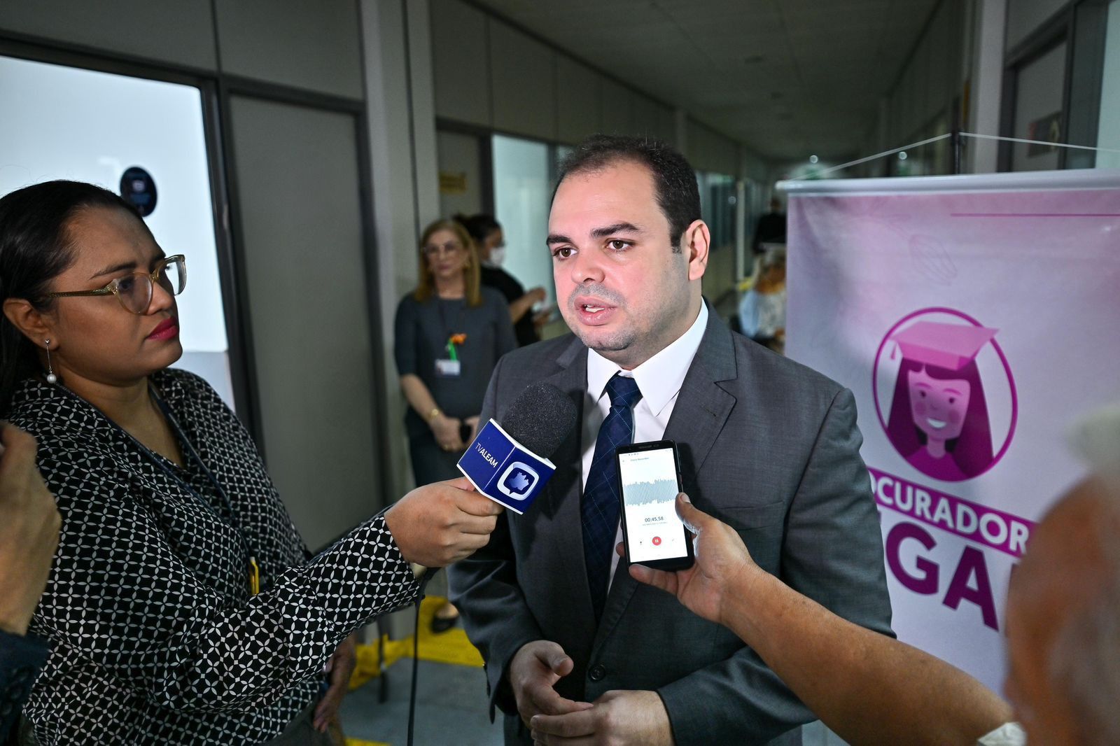 Roberto Cidade Ã© autor de Lei que assegura Ã s vÃ­timas de violÃªncia domÃ©stica informaÃ§Ãµes prÃ©vias sobre o relaxamento de privaÃ§Ã£o de liberdade