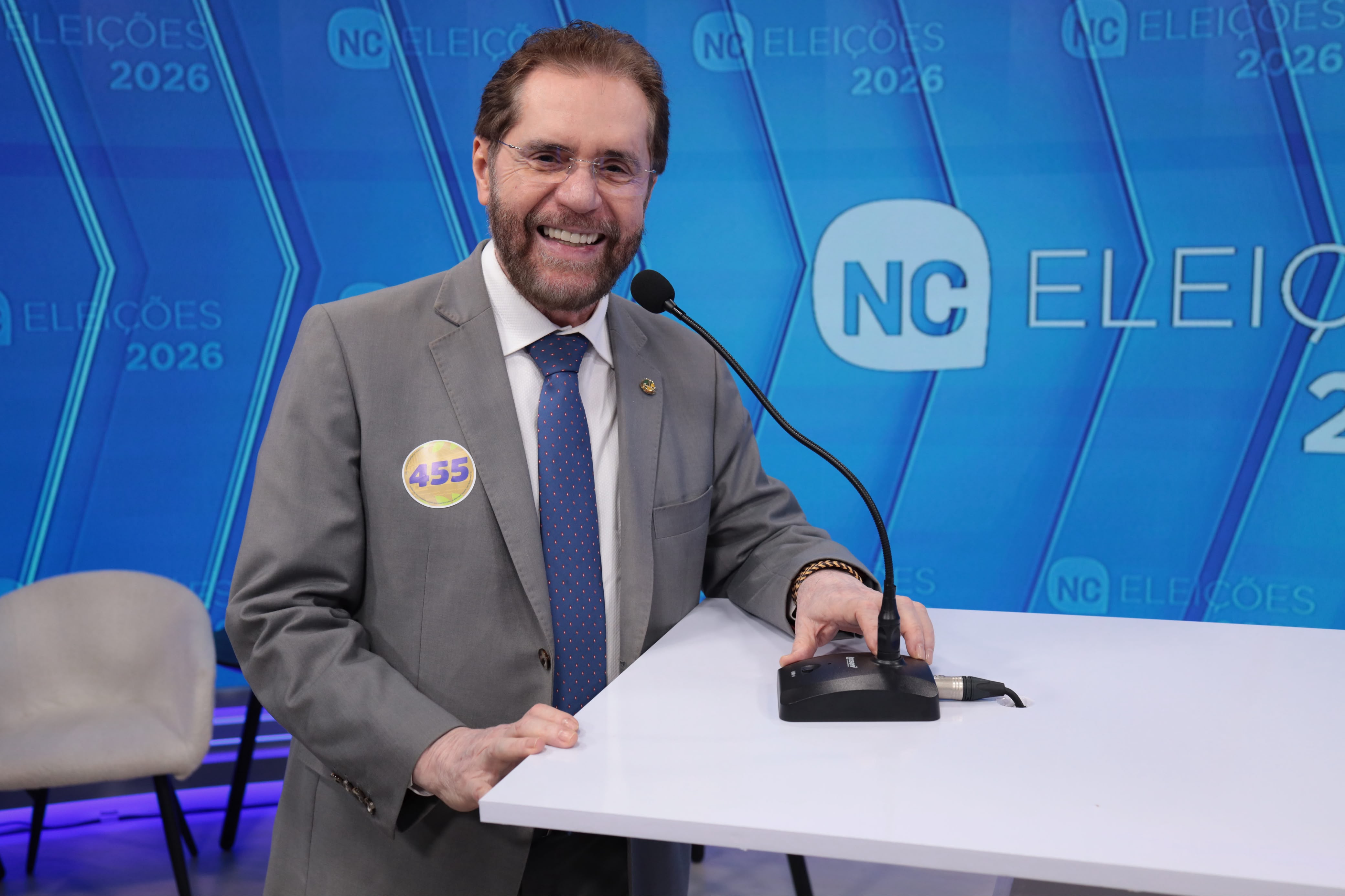 Em debate, Plínio Valério diz que senador precisa “ter coragem” em Brasília*