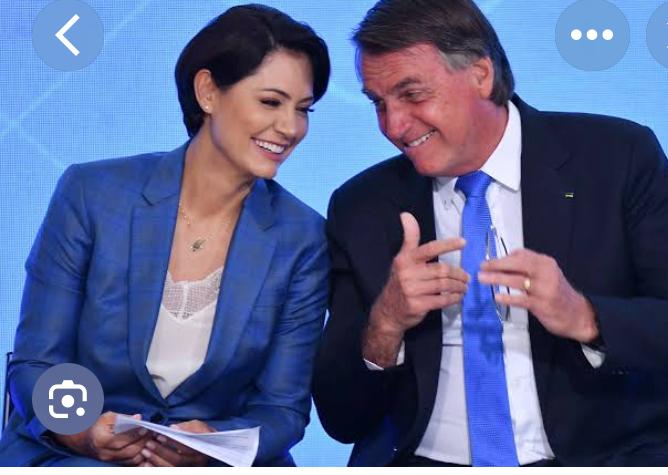 Defesa de Bolsonaro pede ao STF autorização para irmã de Michelle cuidar da filha durante exames médicos