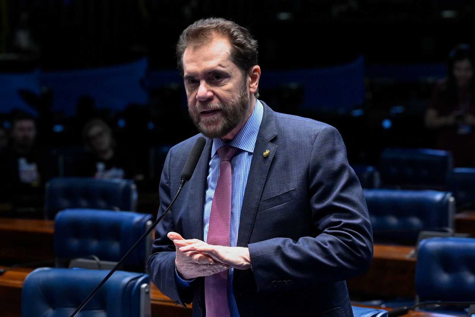 Plínio Valério alerta para exploração de terras-raras no Amazonas e volta a criticar venda da mina de Pitinga