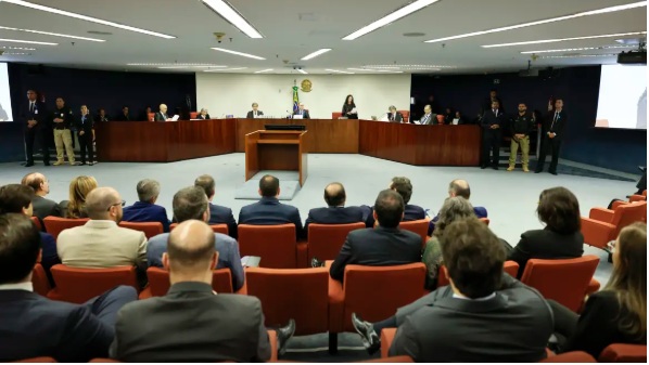 STF terá sessões extras para julgamento de Bolsonaro