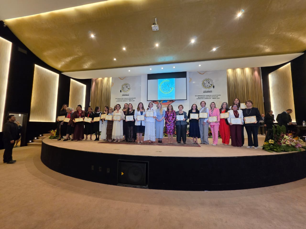 ASSOCIAÇÃO BRASILEIRA DAS MULHERES DE CARREIRA JURÍDICA EMPOSSA NOVA DIRETORIA