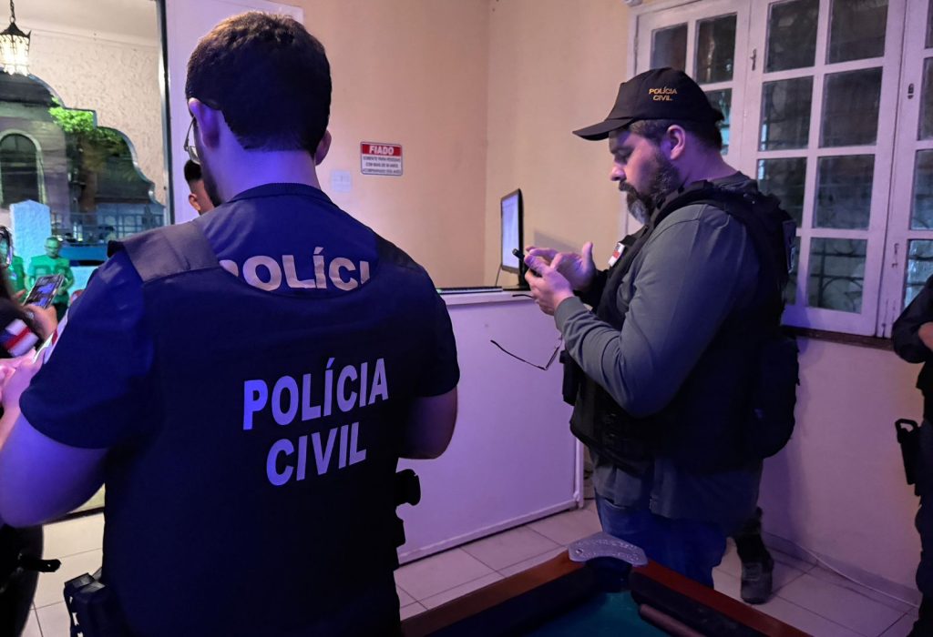 Operação fiscaliza bares e adegas em Manaus