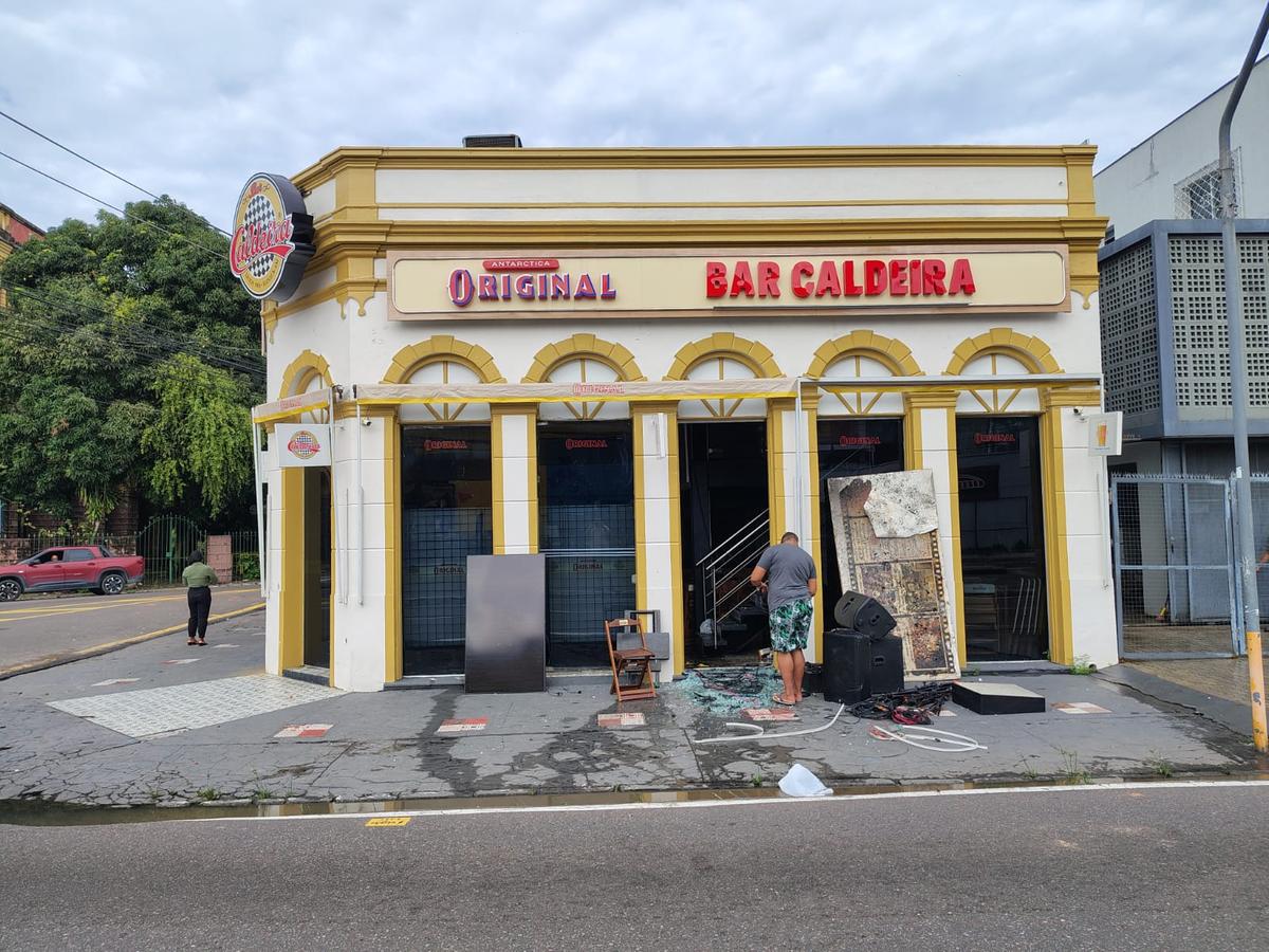 Incêndio destrói Bar Caldeira da Vila na zona Centro-Sul de Manaus