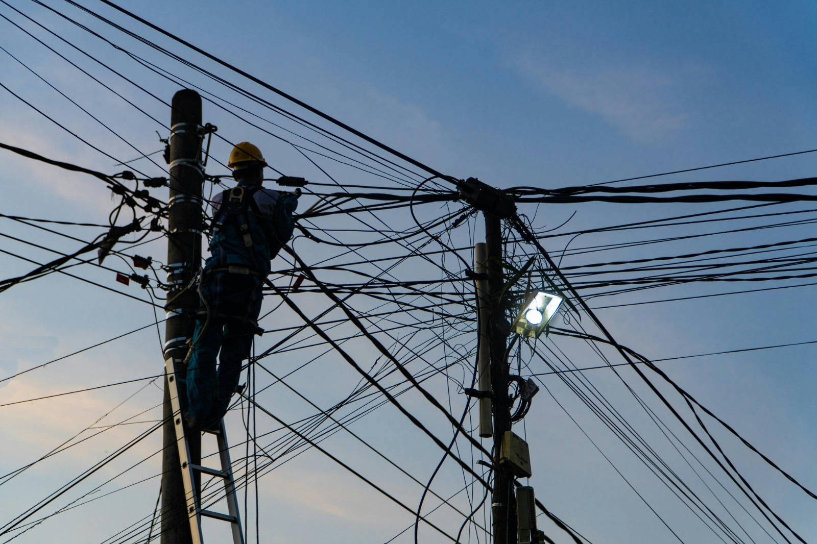 MP questiona Âmbar Energia sobre regularidade no processo de substituição da fiação pública em Manaus  ...