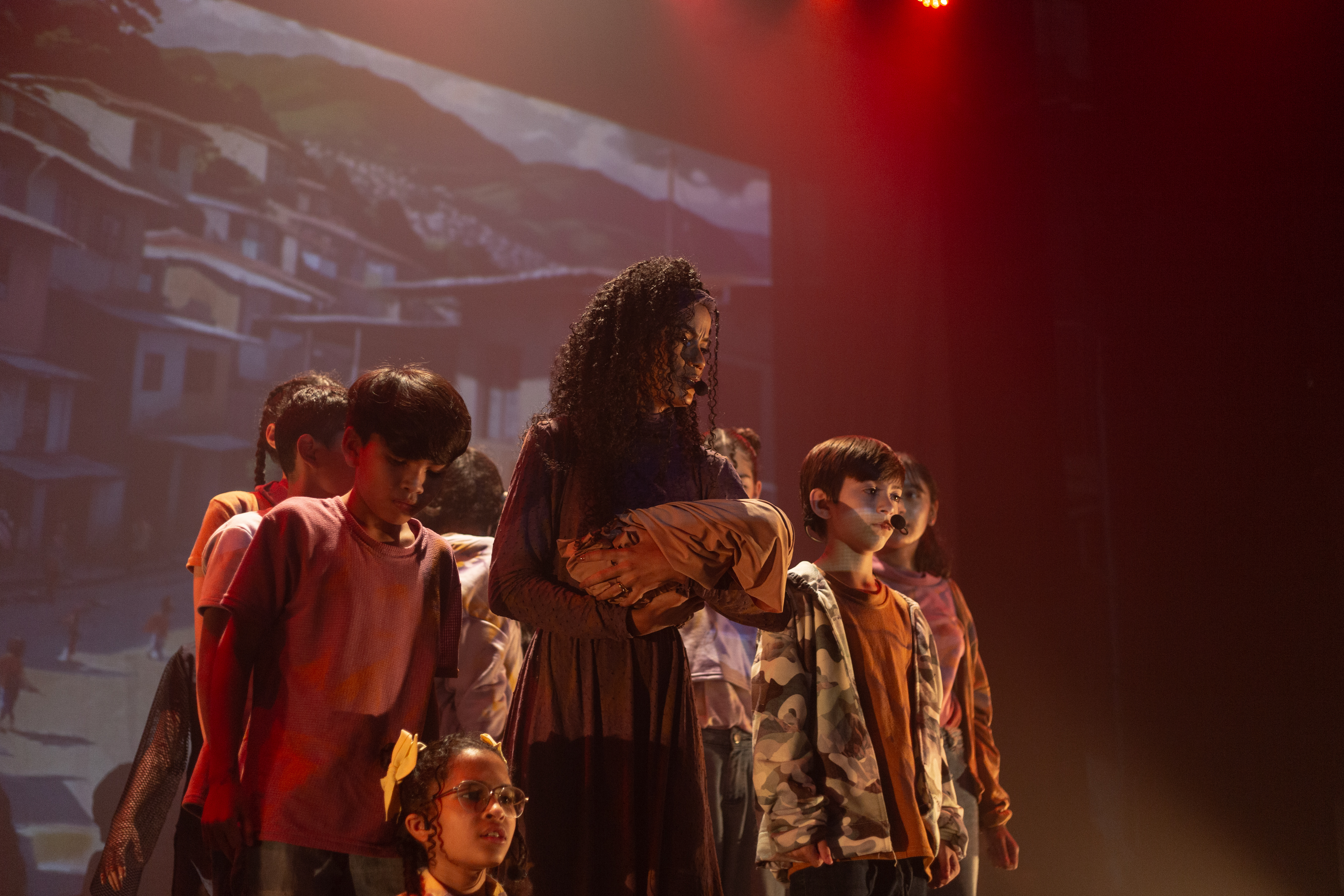 Com 60 artistas em cena, ‘Da Periferia pro Mundo’ é apresentado no Teatro Amazonas nesta sexta-feira