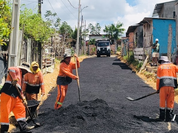 Prefeitura de Manaus leva asfalto à comunidade Celebridade 2 pela primeira vez e transforma a realidade dos moradores