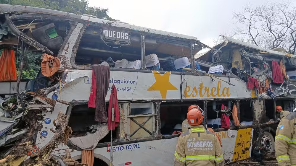 ANTT diz que ônibus de acidente em Petrópolis que matou 10 pessoas 'era clandestino'
