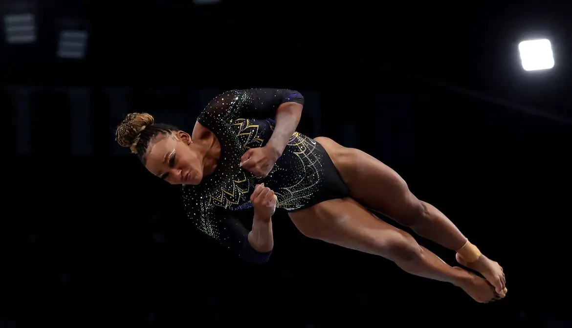Rebeca Andrade x Simone Biles: o que final por equipes indica para duelos individuais