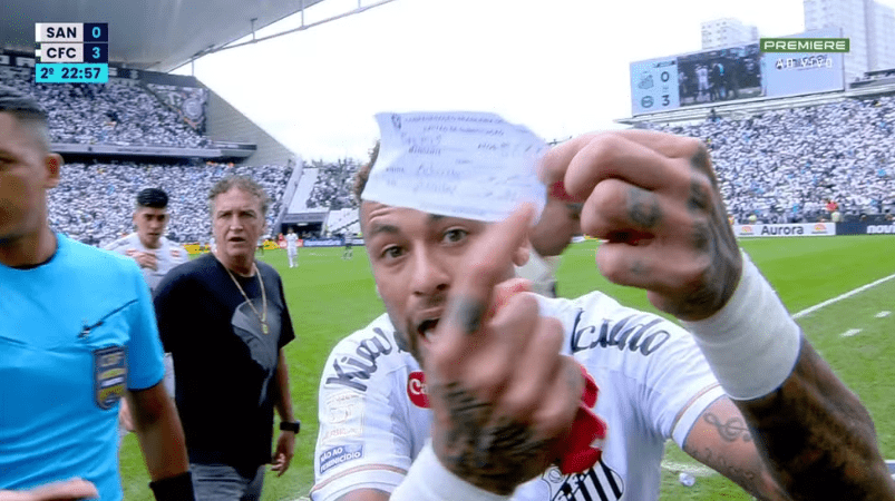 Neymar se revolta após ser substituído por engano em derrota do Santos