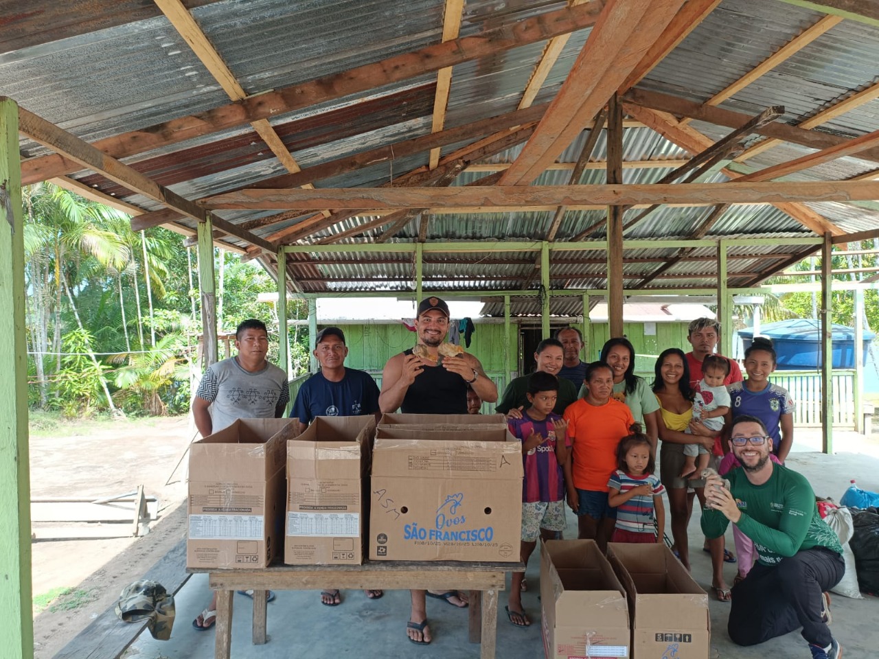Indgenas de So Gabriel da Cachoeira recebem apoio do Idam para o desenvolvimento da avicultura, com palestras e a doao de 200 animais 