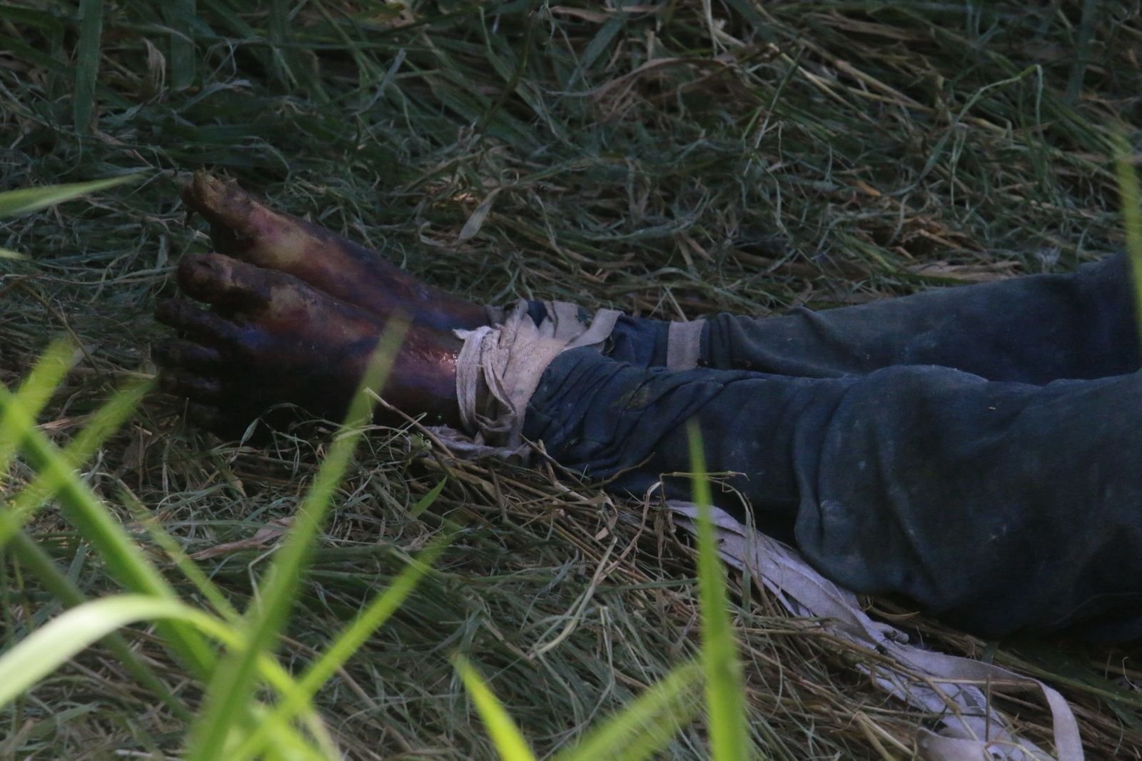 Homem é achado com pés amarrados e parte do corpo em estado esquelético no Distrito Industrial