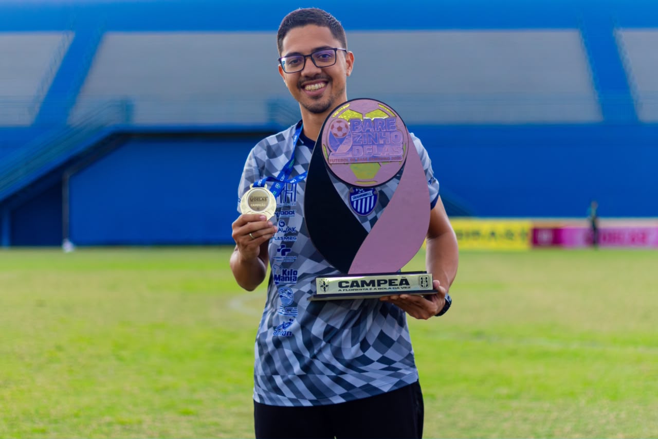 Técnico Carlos Daniel conquista primeira taça e avalia trabalho no São Raimundo: “Priorizamos a formação”