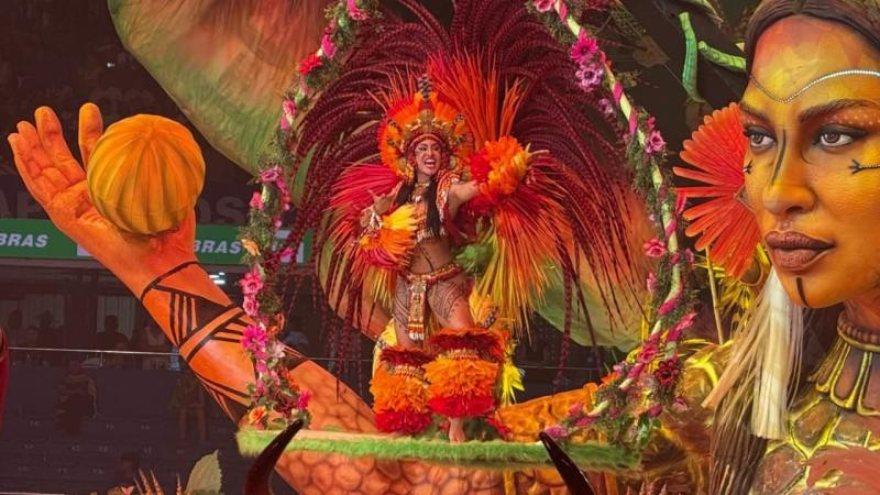 Em noite de despedidas e homenagens, Garantido leva o público ao delírio em Parintins