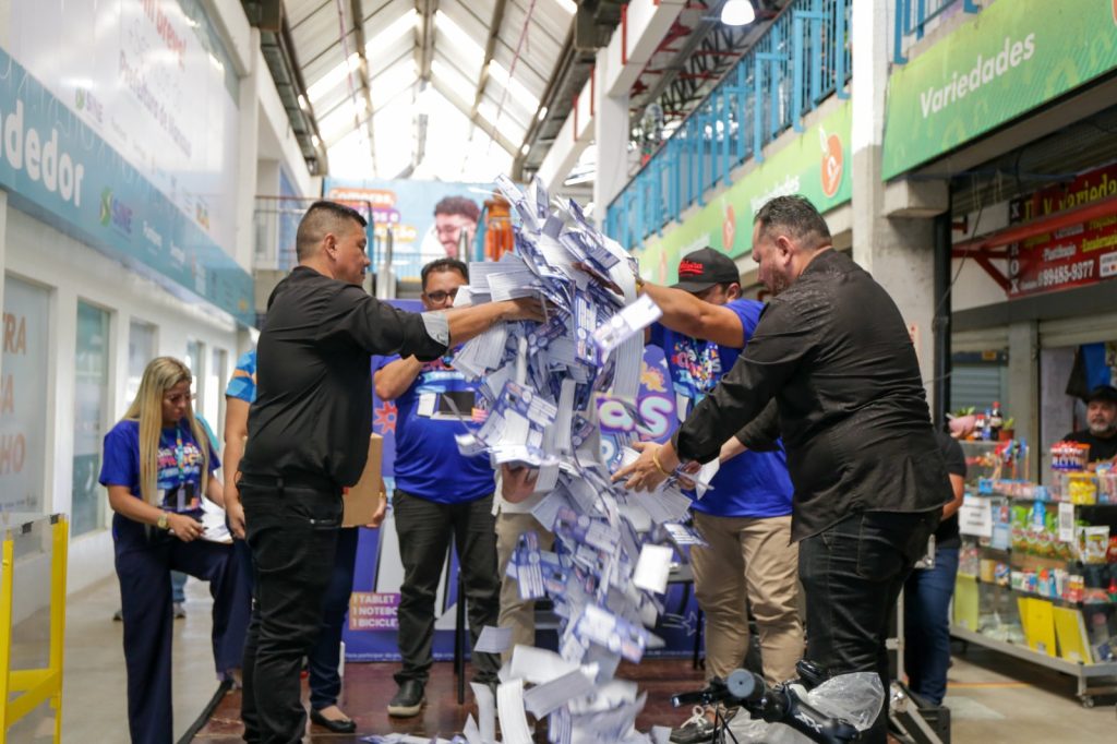 Prefeitura sorteia carro e moto para quem comprar em galerias populares de Manaus