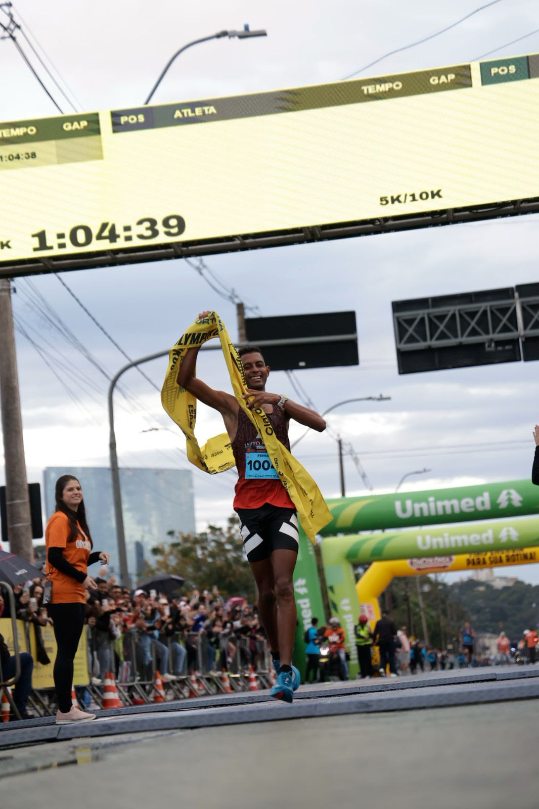Laura Morales e Fernando Augusto vencem os 21,097 km da Maratona Internacional de Porto Alegre Olympikus 2026; prova principal será neste domingo (31)