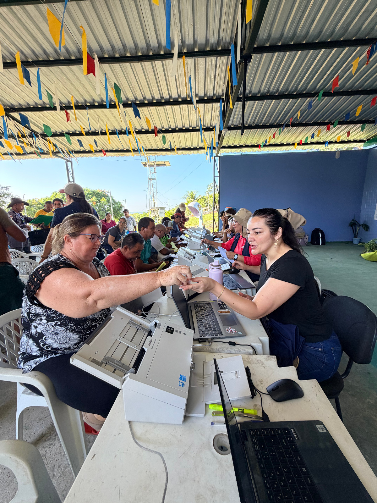 Moradores de comunidades da RDS do Tupé recebem ação de regularização fundiária da Defensoria