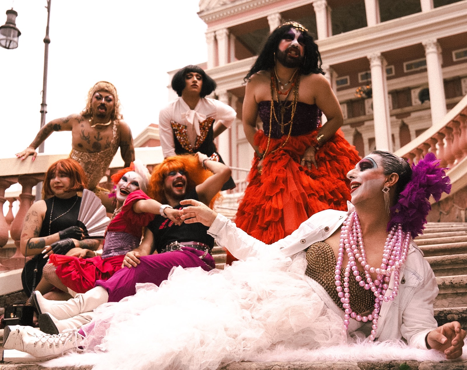 Ateliê 23 estreia ‘Bar Patrícia - O Show’ com música, dança e performance no Teatro Amazonas