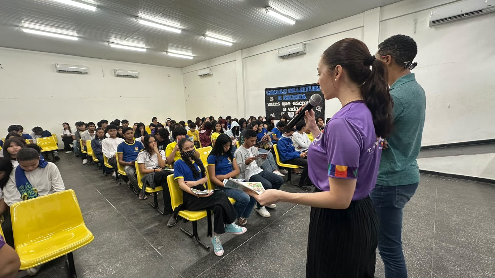 Junho Violeta: Prefeitura de Manaus promove conscientização sobre direitos da pessoa idosa em escola municipal