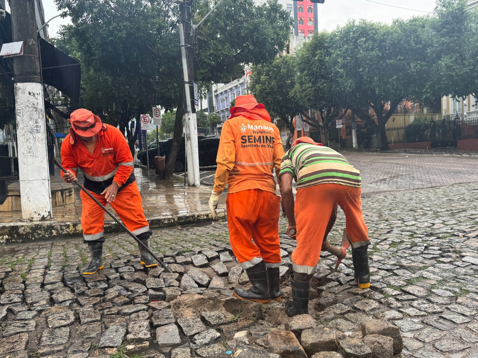 Prefeitura intensifica recuperação asfáltica em área histórica no centro de Manaus