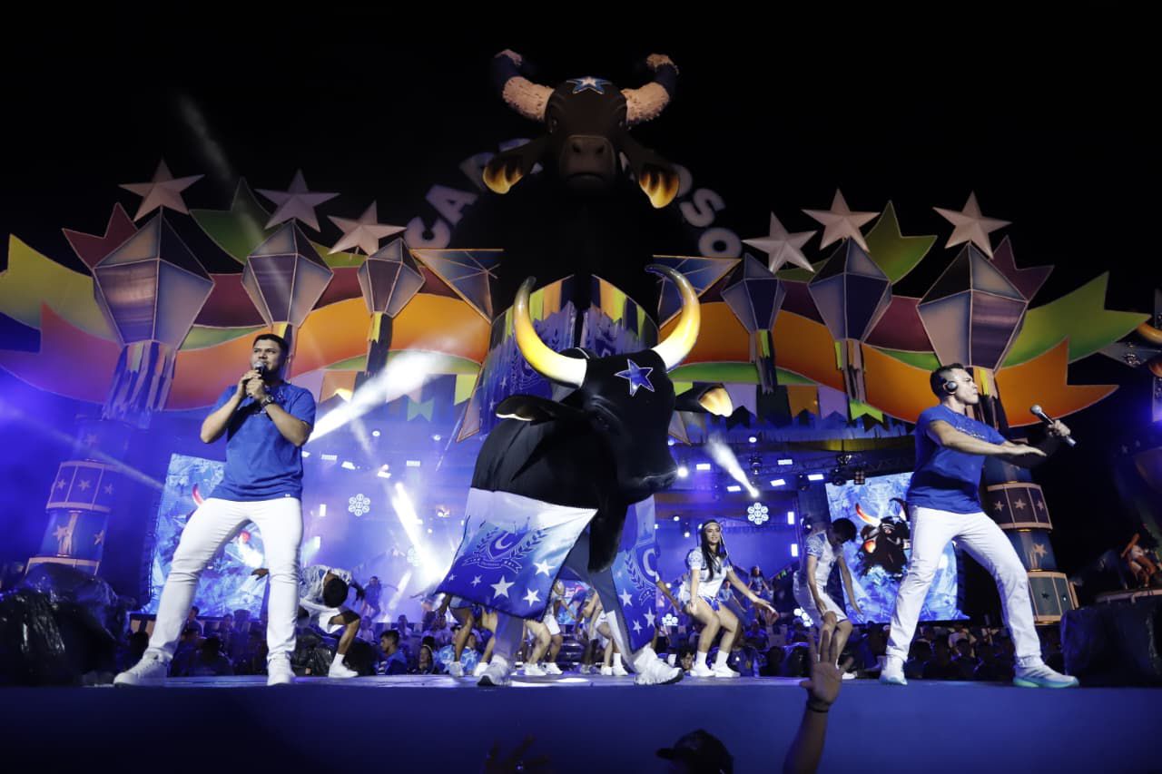 Ensaio técnico do Caprichoso esquenta público para lançamento do álbum neste sábado