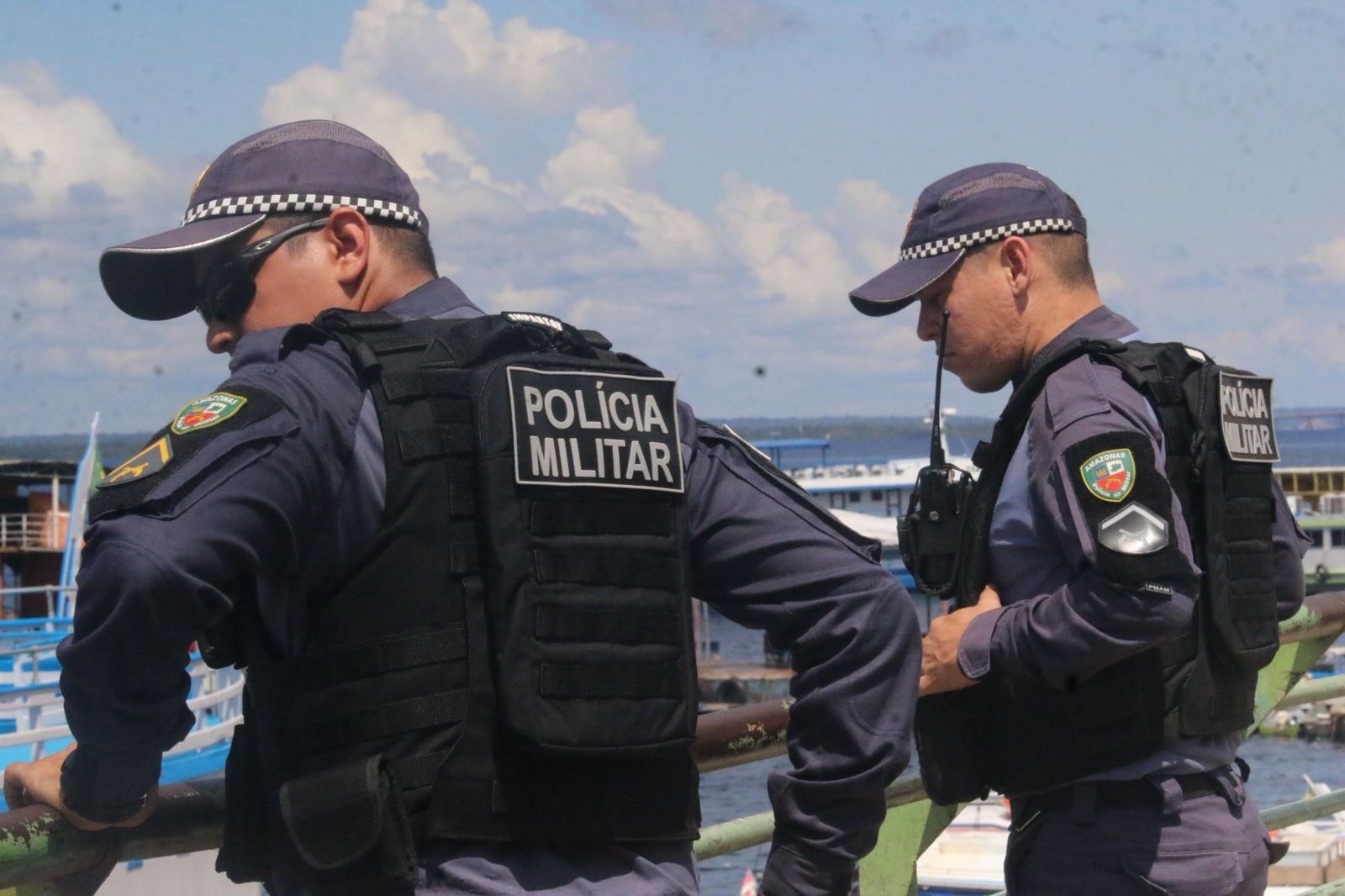 Corpo de homem é encontrado boiando no rio Feira da Manaus Moderna