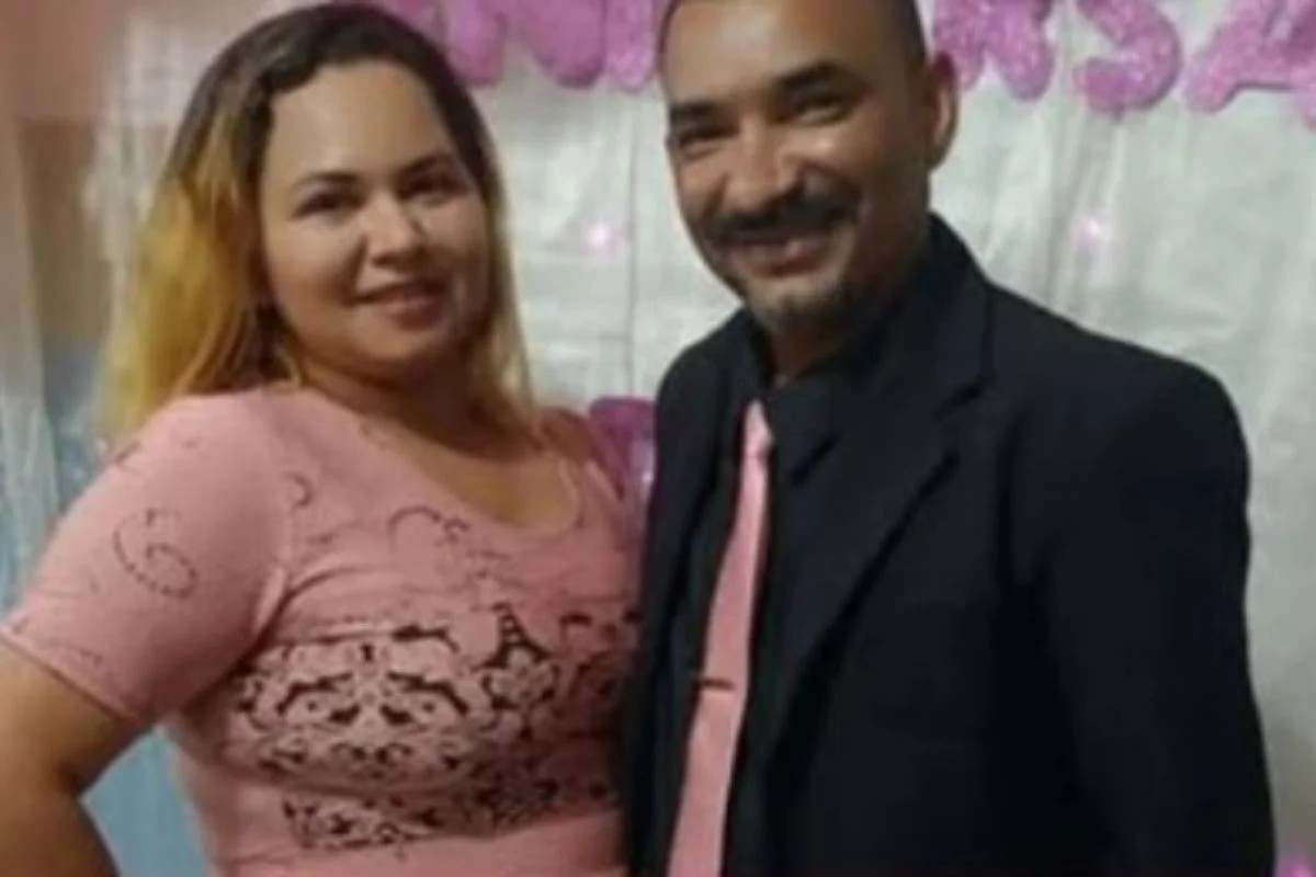 Após matar mulher a facadas, homem escreve recado na parede para filho