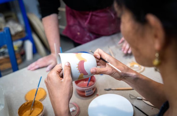 Oficina de cerâmica e show de Raidi Rebello marcam programação de Dia das Mães no Millennium Shopping