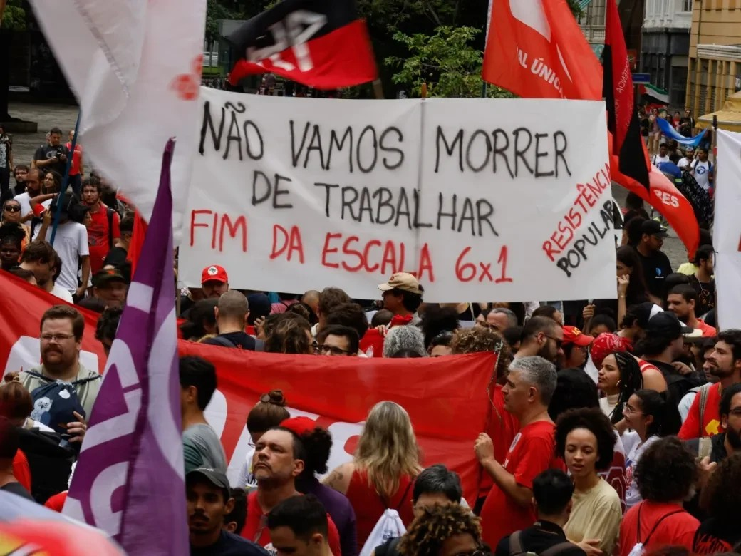 Câmara pode votar nesta quarta parecer sobre PEC que acaba com a escala 6x1