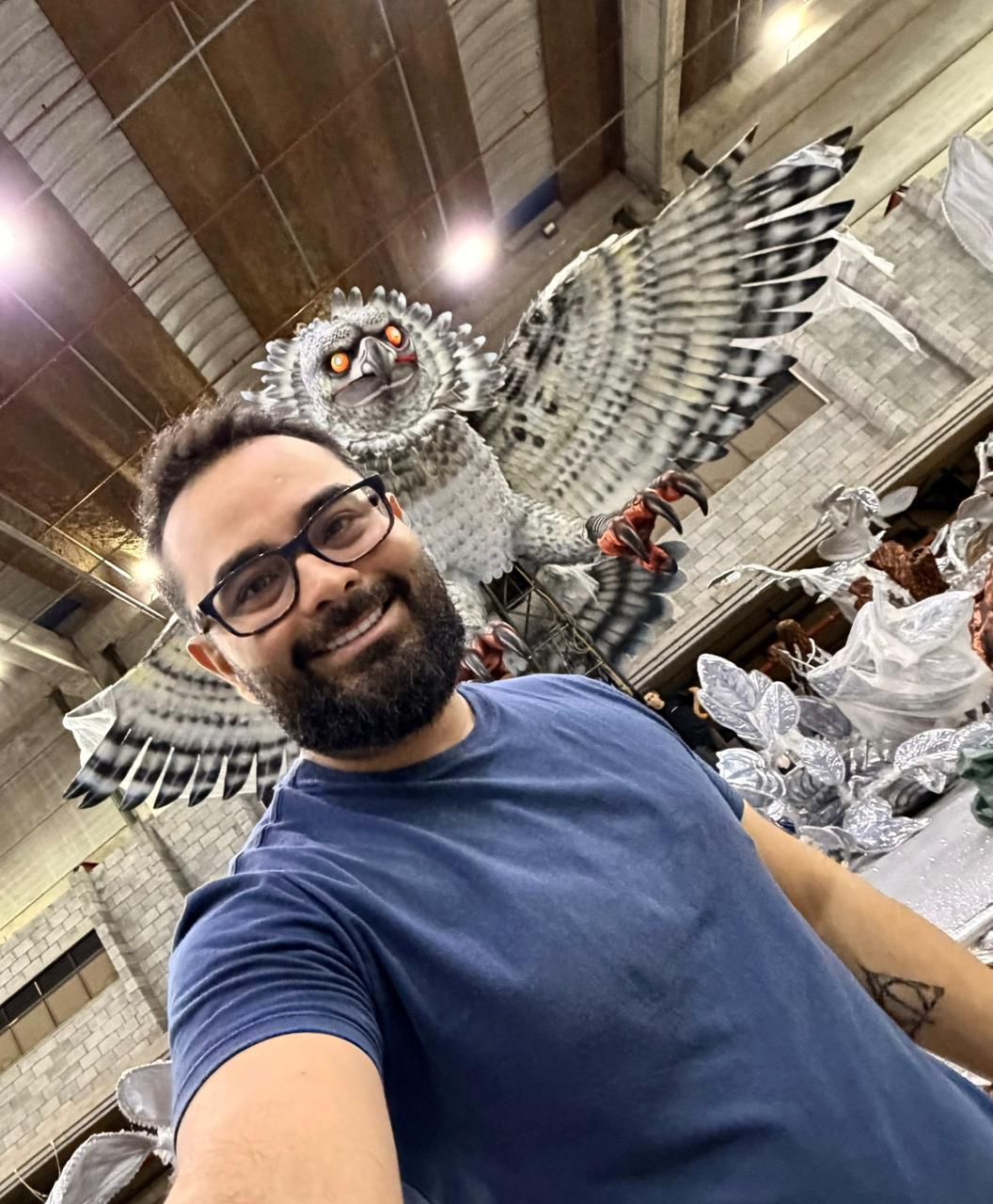 Pajé e Tuxauas do Boi Caprichoso representam a ancestralidade dos povos indígenas no desfile da Gaviões da Fiel