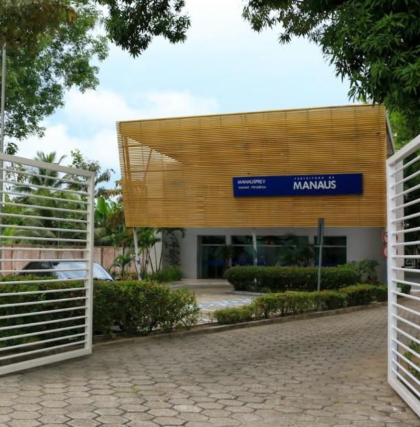 Prefeitura de Manaus realiza ação com emissão de credencial especial de estacionamento e orientações contra golpes