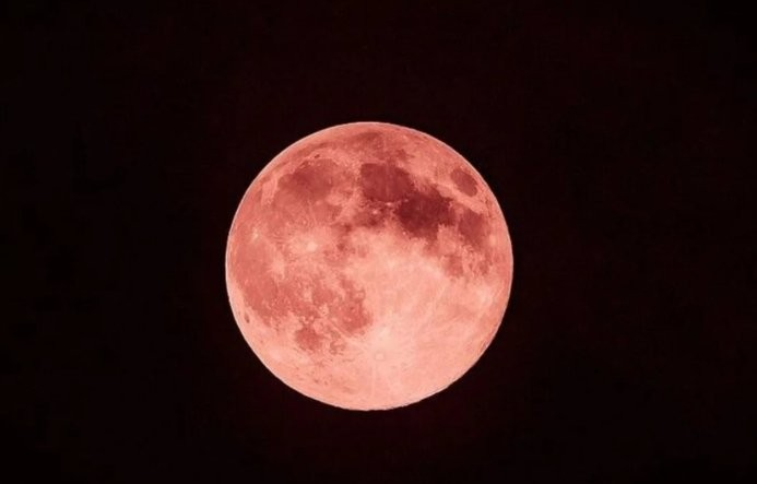 Lua de Morango ilumina o céu do Brasil nesta segunda; saiba como ver