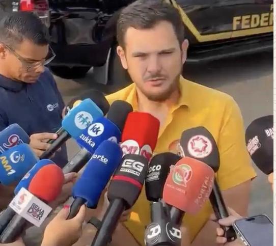 Prefeito de Manaus vota no Dom Pedro ao lado de David Almeida