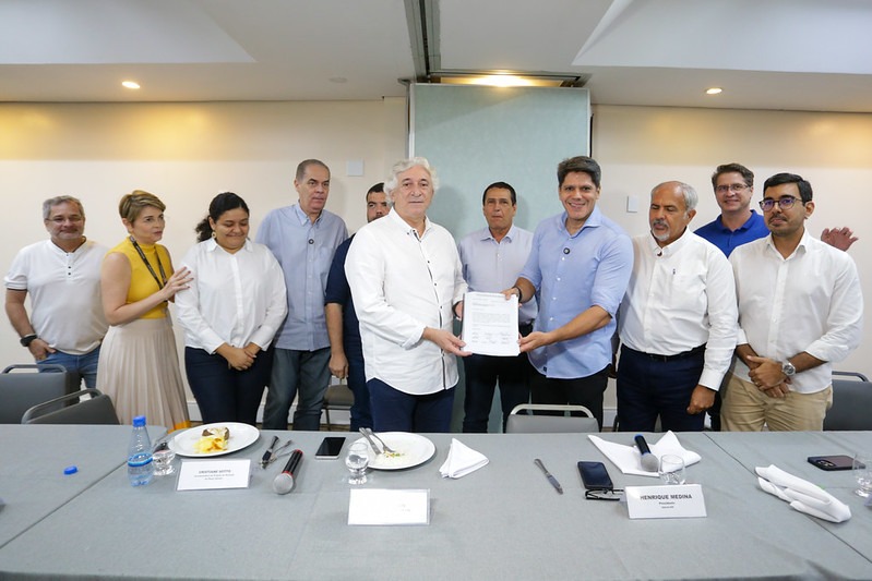 Prefeitura de Manaus recebe documento colaborativo com sugestes para reviso do Plano Diretor