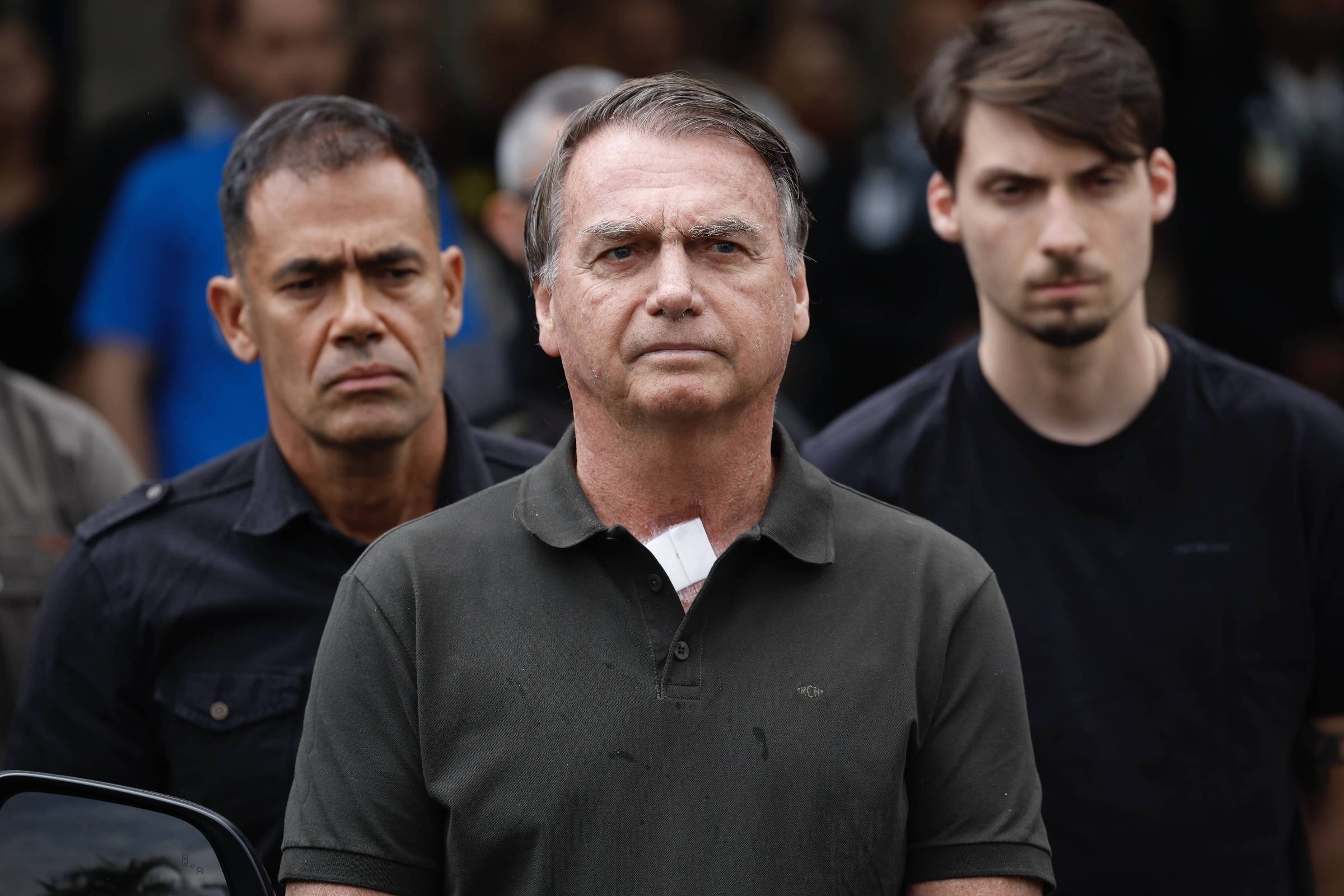 Defesa pede revogação de medidas cautelares contra Jair Bolsonaro
