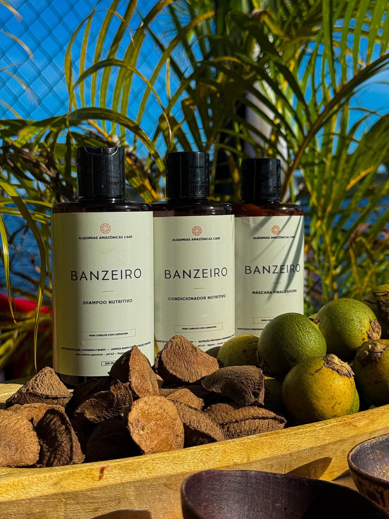 Pensada para os cabelos da Amazônia, cabeleireiros amazonenses lançam linha com ingredientes da floresta