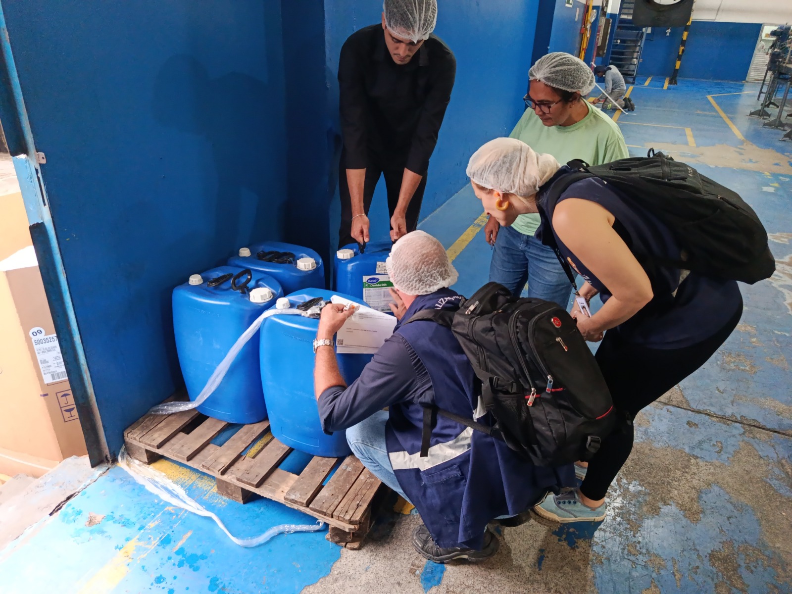 Prefeitura de Manaus realiza operação ‘Zero Metanol’ para fiscalizar comércios de bebidas na cidade  