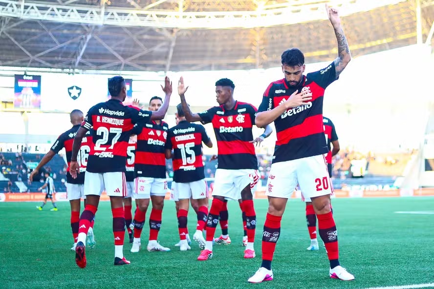 Flamengo despacha Botafogo com gols de Paquetá e Pulgar e vai à semifinal do Carioca