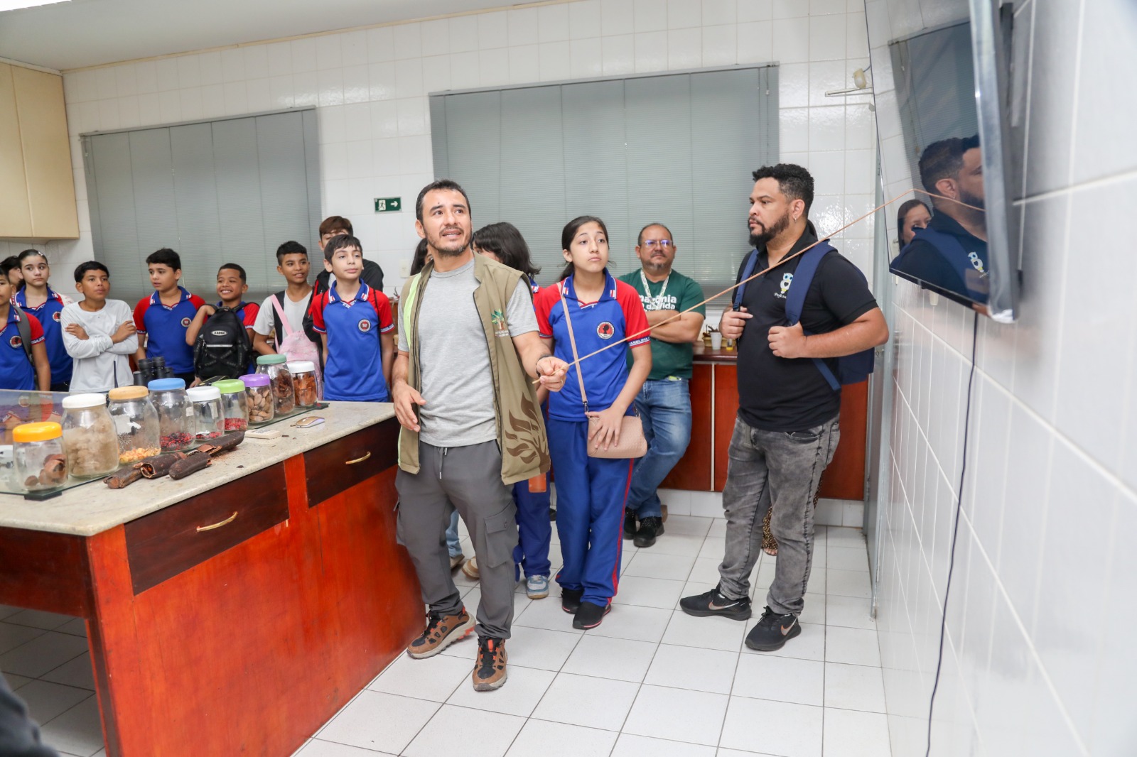 Estudantes da Prefeitura de Manaus vivenciam experiência ambiental e deixam legado sustentável no Instituto Soka Amazônia