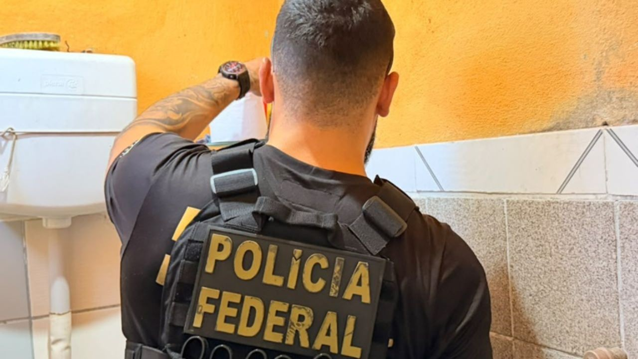 PF prende homem suspeito de vender material de violência sexual infantojuvenil em Manaus