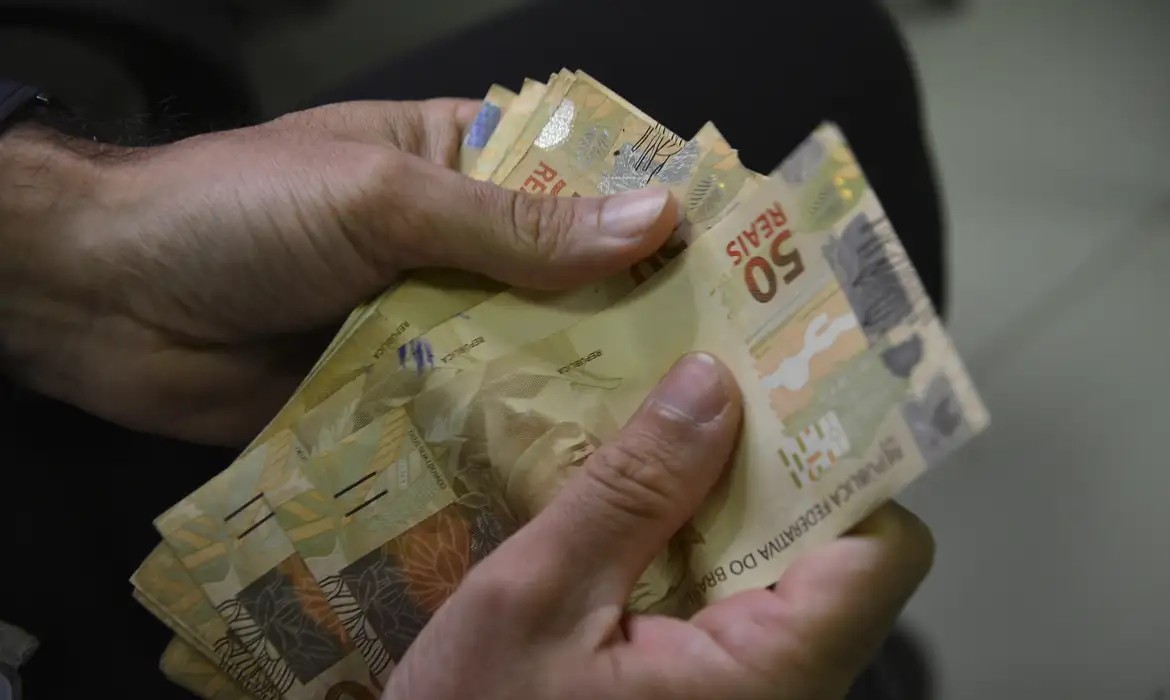 Abono do Fundeb no AM: governo confirma pagamento até dezembro; veja quem recebe