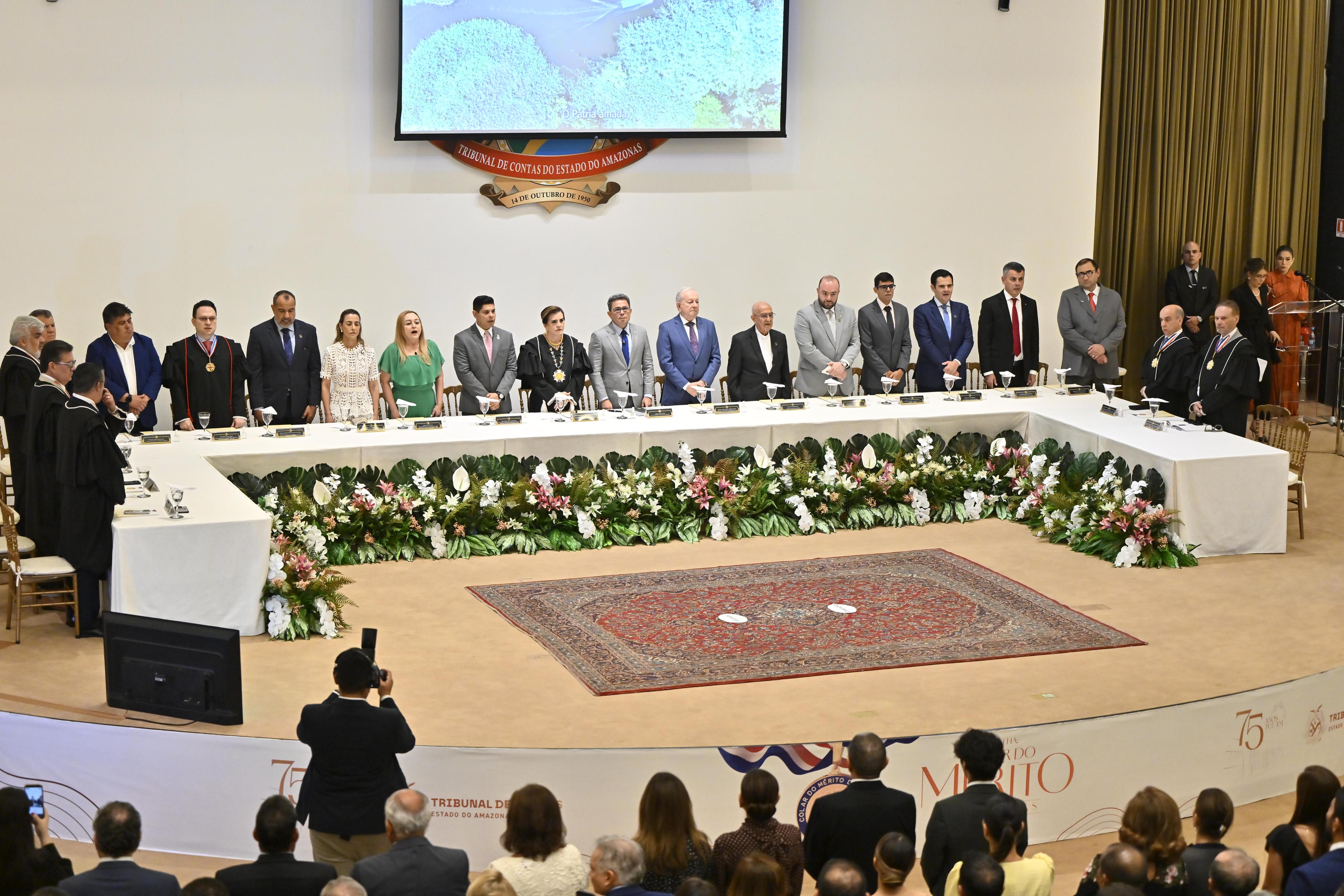 TCE-AM concede Colar do Mrito de Contas a 21 personalidades