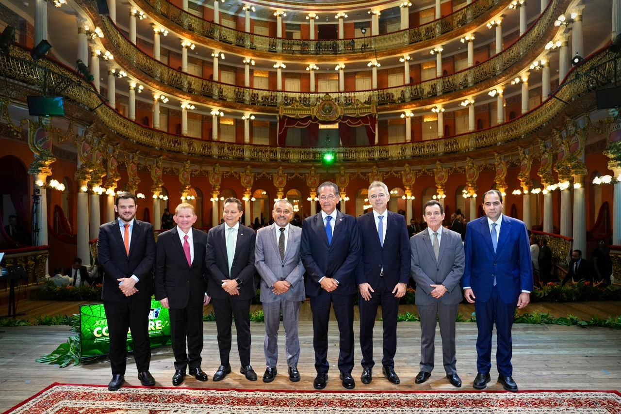 Prefeito Renato Junior destaca construção de Justiça próxima ao povo durante abertura do XXI Consepre no Teatro Amazonas