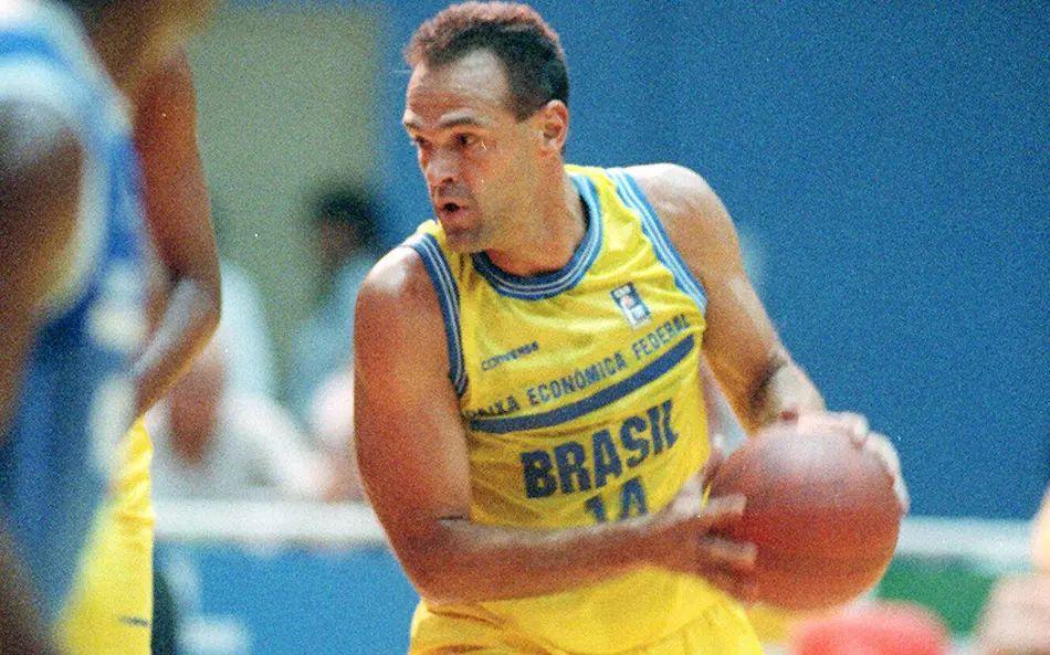 Ícone do basquete brasileiro, Oscar Schmidt morre aos 68 anos
