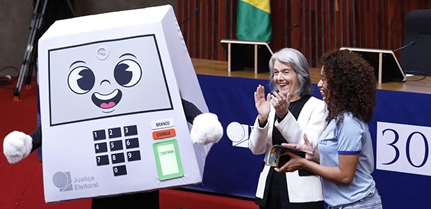 TSE lança mascote das eleições de olho nos votos da juventude