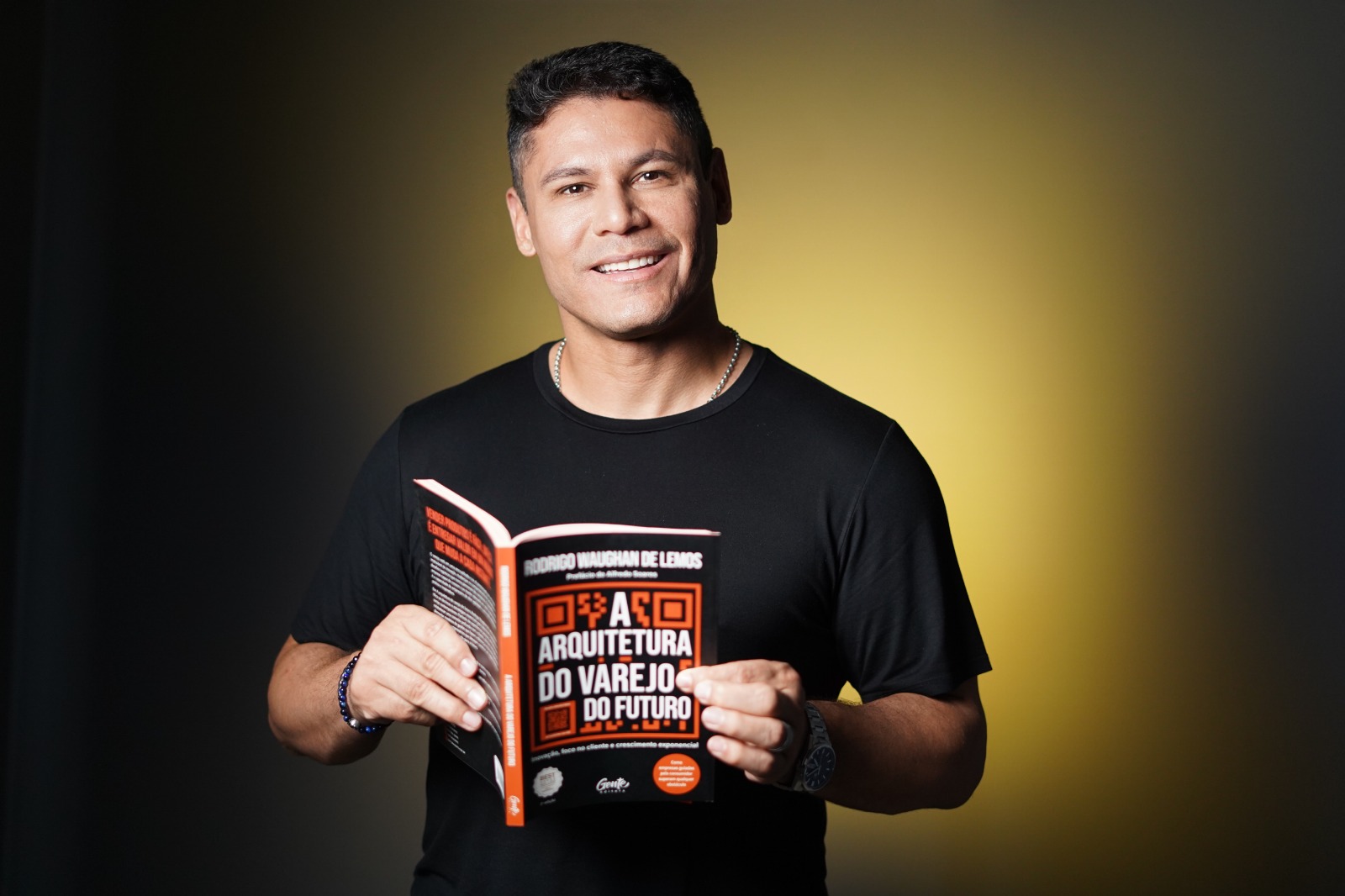 Livro de empresário amazonense sobre liderança e inovação é sugestão de presente para o Dia dos Pais