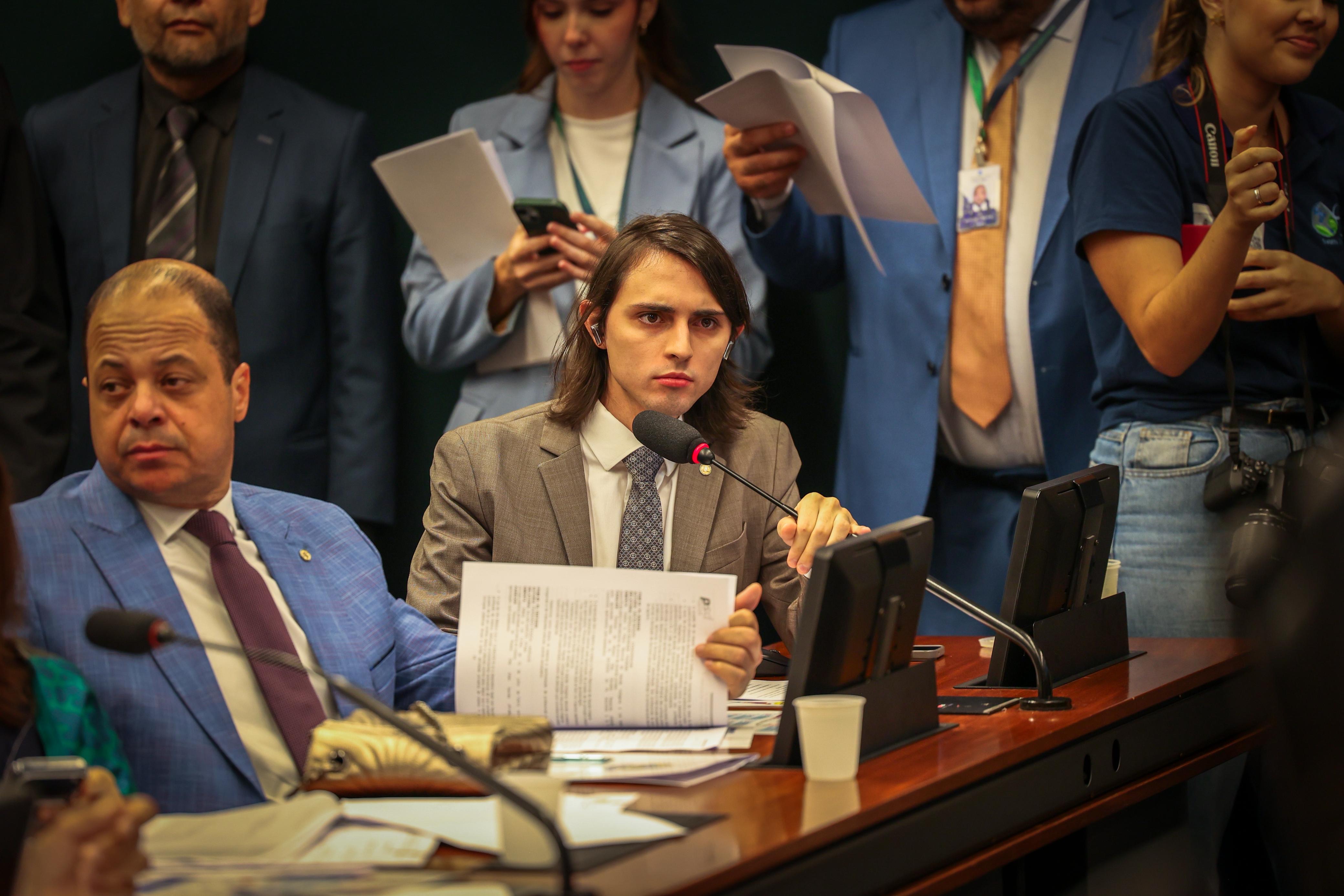 Câmara aprova PL que reconhece violência vicária na Lei Maria da Penha; texto segue para o Senado